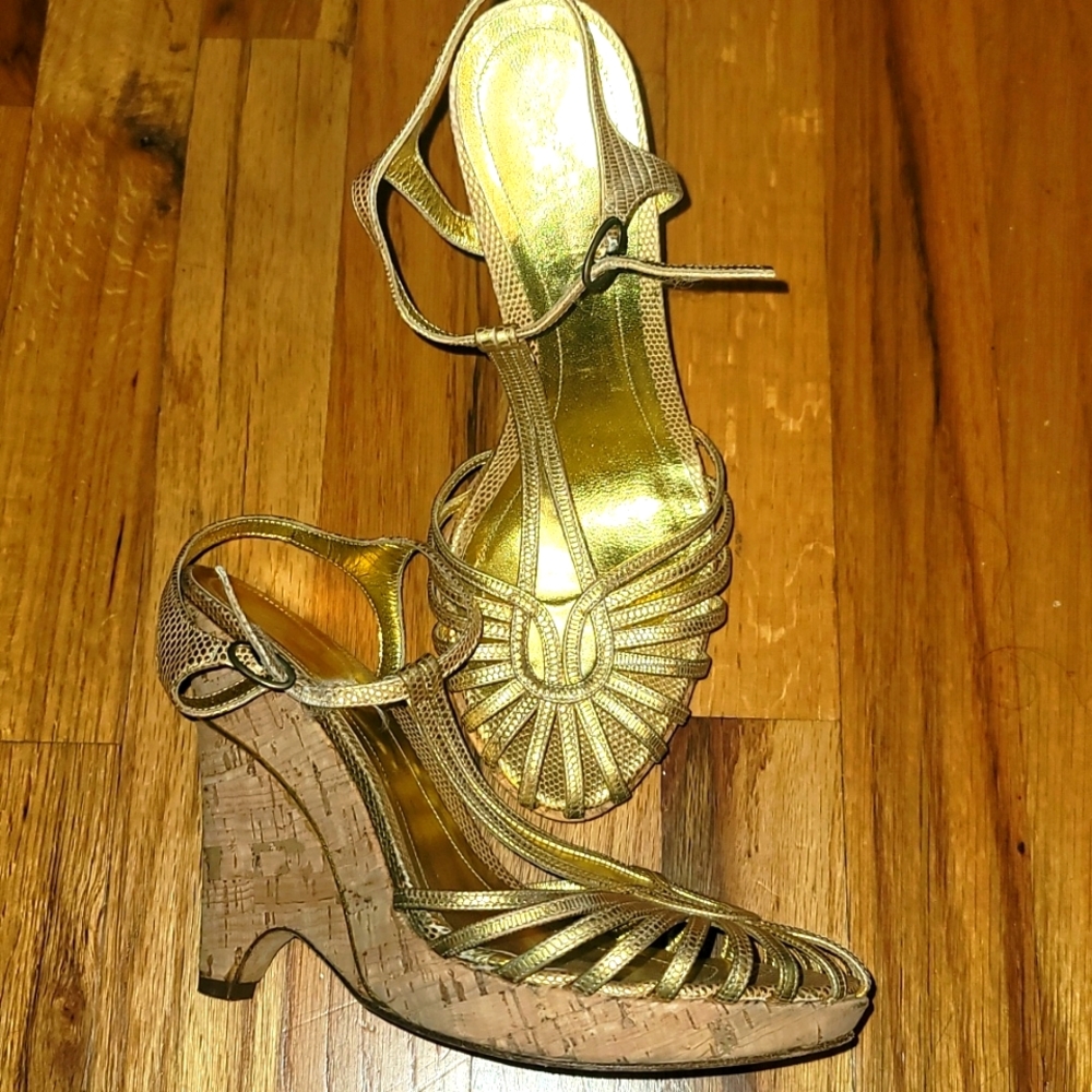 BCBGMaxAria 7.5B Gold Platform Heels